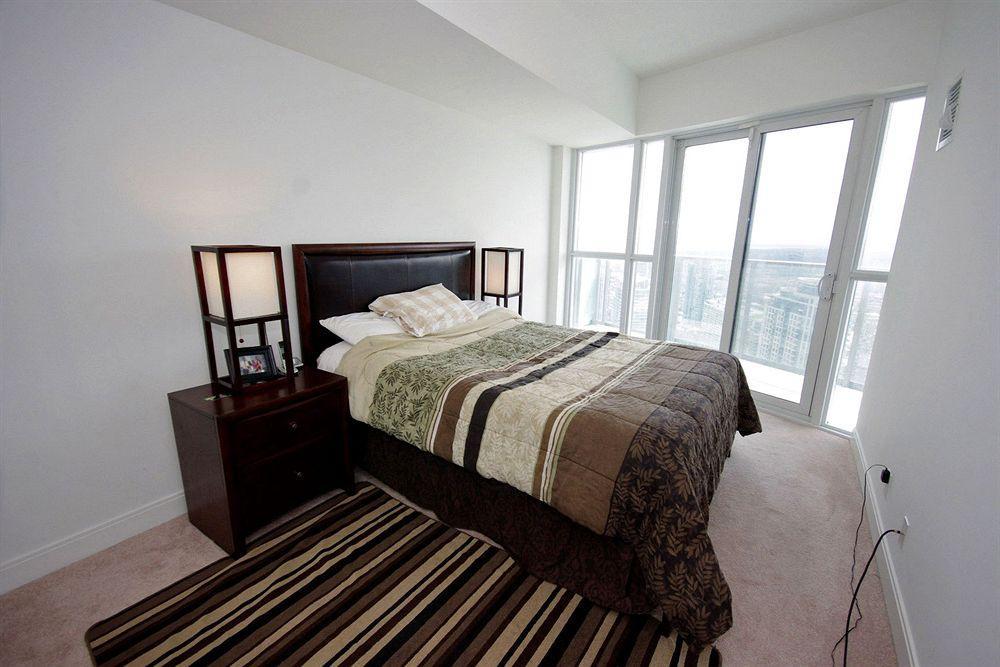 Downtown Mississauga Executive Suites Sq1 Zewnętrze zdjęcie
