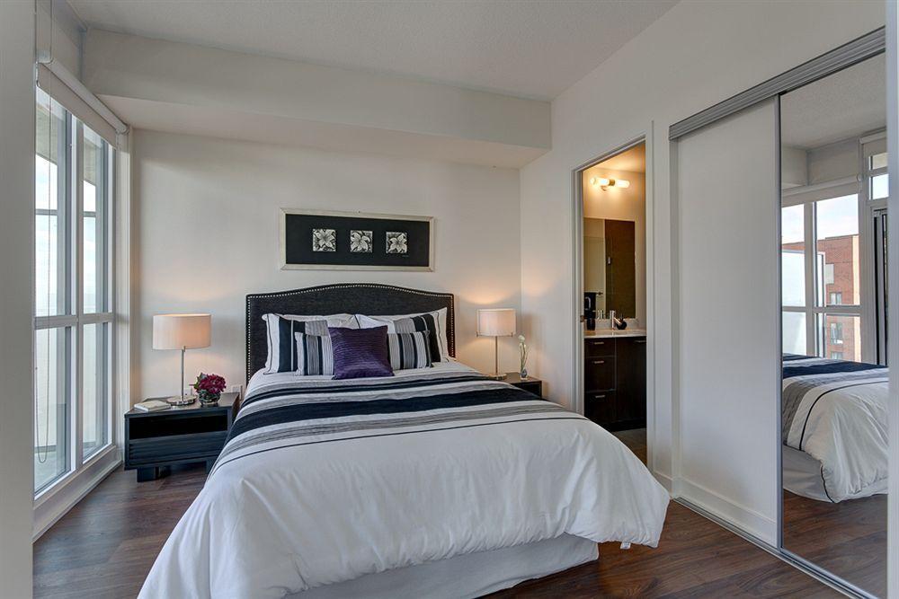 Downtown Mississauga Executive Suites Sq1 Zewnętrze zdjęcie