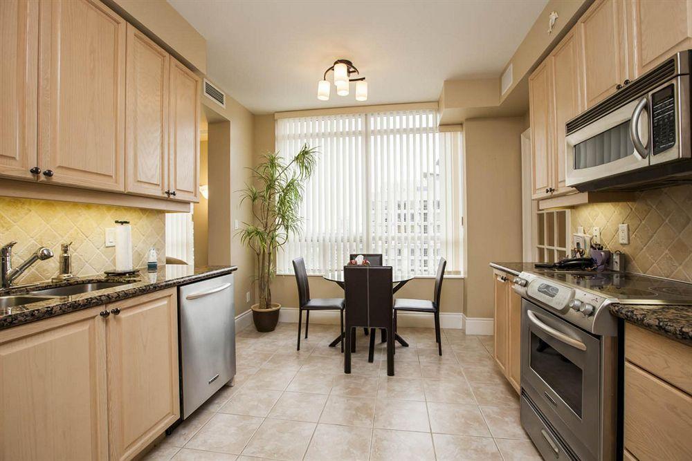Downtown Mississauga Executive Suites Sq1 Zewnętrze zdjęcie