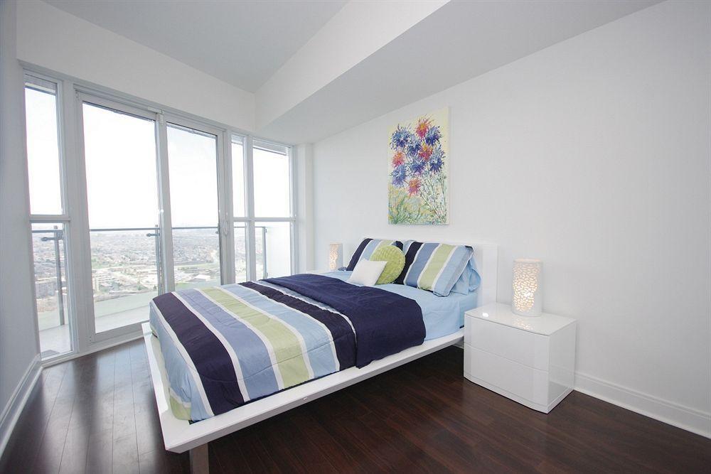 Downtown Mississauga Executive Suites Sq1 Zewnętrze zdjęcie