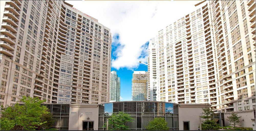 Downtown Mississauga Executive Suites Sq1 Zewnętrze zdjęcie