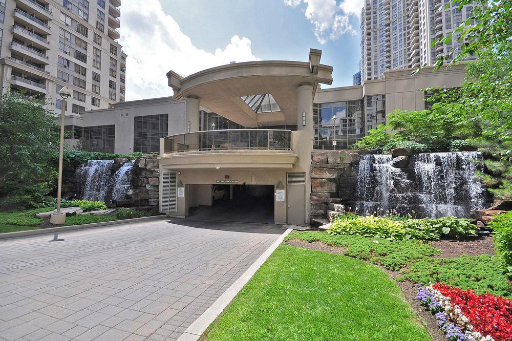 Downtown Mississauga Executive Suites Sq1 Zewnętrze zdjęcie