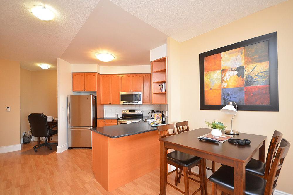 Downtown Mississauga Executive Suites Sq1 Zewnętrze zdjęcie