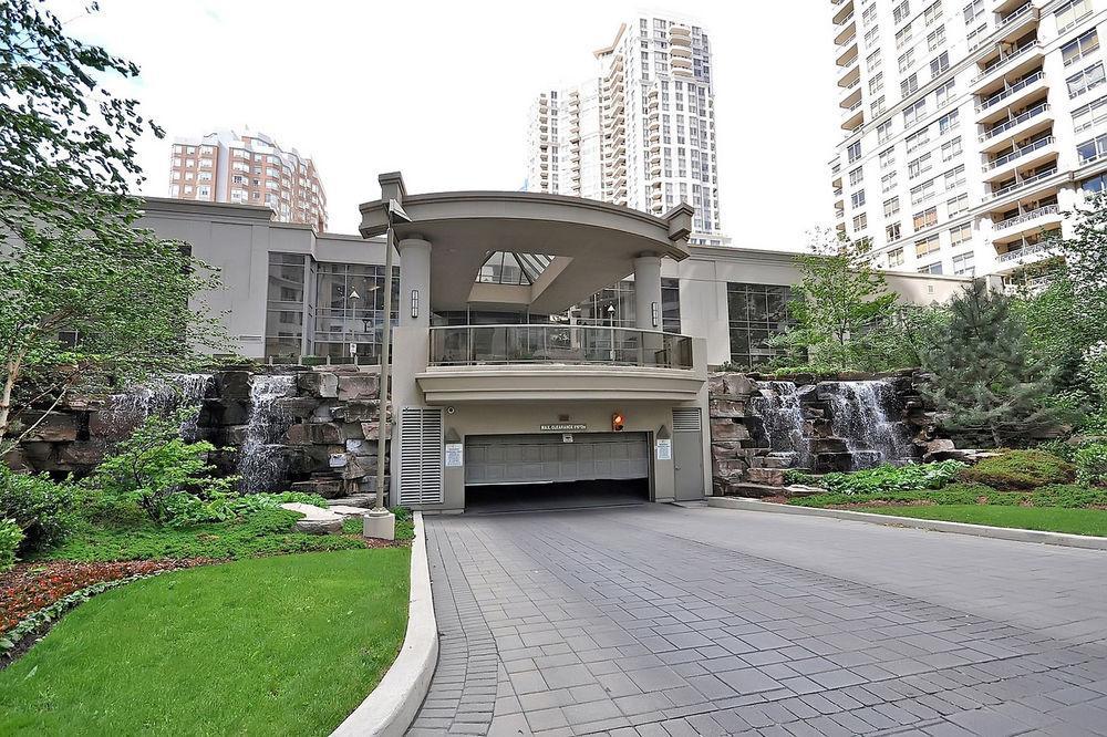 Downtown Mississauga Executive Suites Sq1 Zewnętrze zdjęcie